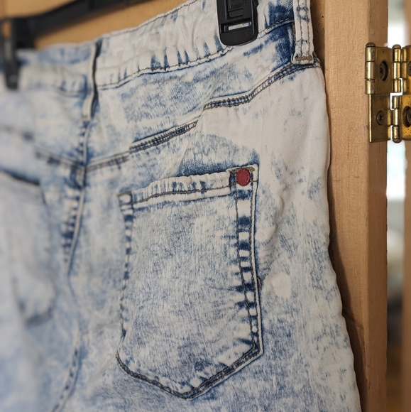 🌊 Bullhead Acid Wash custom cutoff shorts - mid thigh - Picture 6 of 6